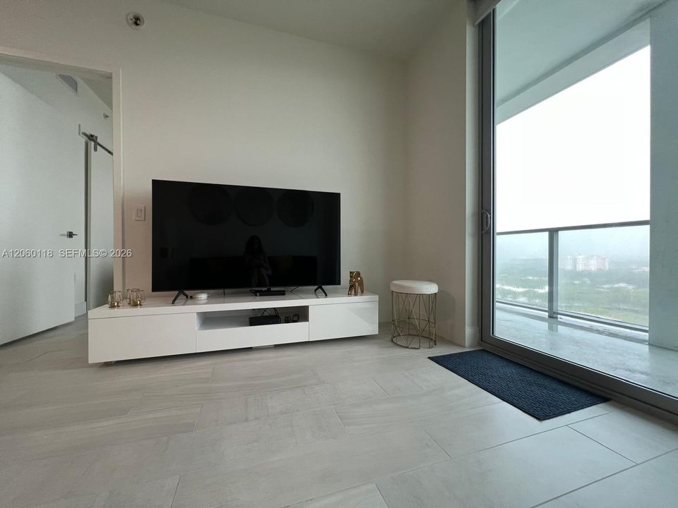В аренду: $2,800 (1 спален, 1 ванн, 702 Квадратных фут)