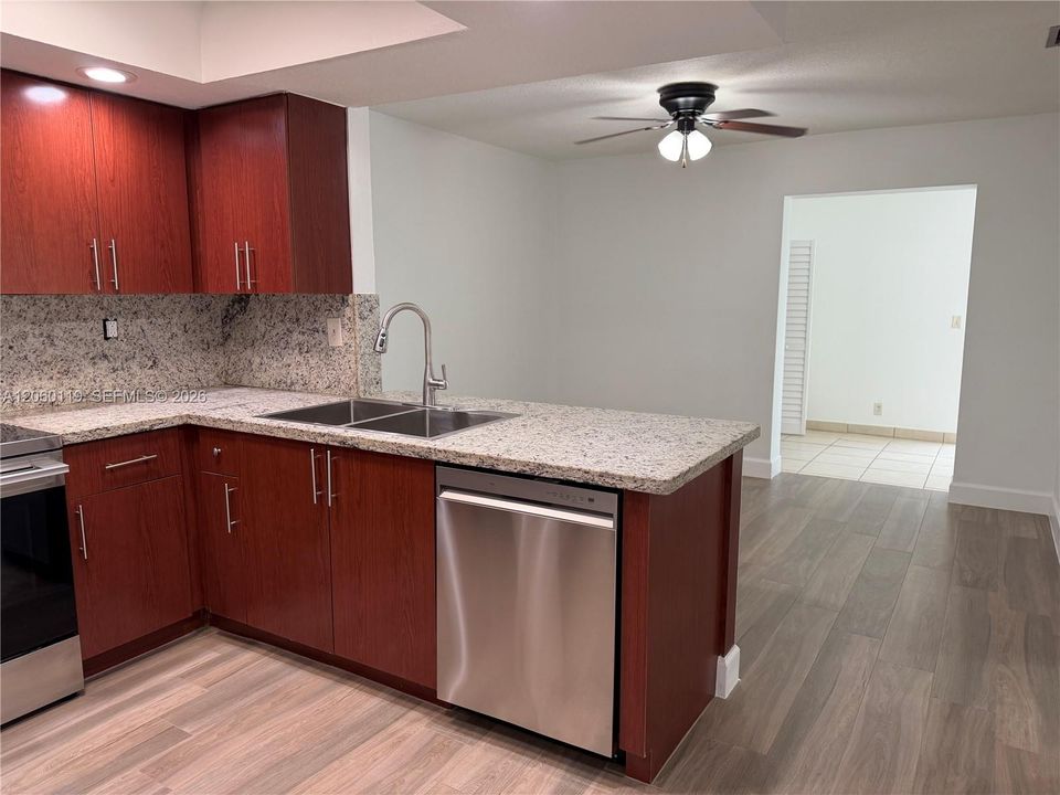 В аренду: $2,800 (3 спален, 2 ванн, 2920 Квадратных фут)