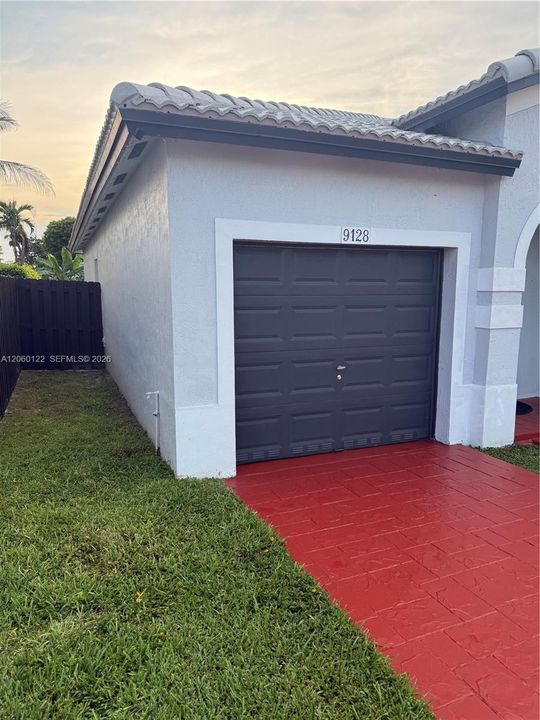 For Rent: $3,500 (4 beds, 2 baths, 1577 Square Feet)