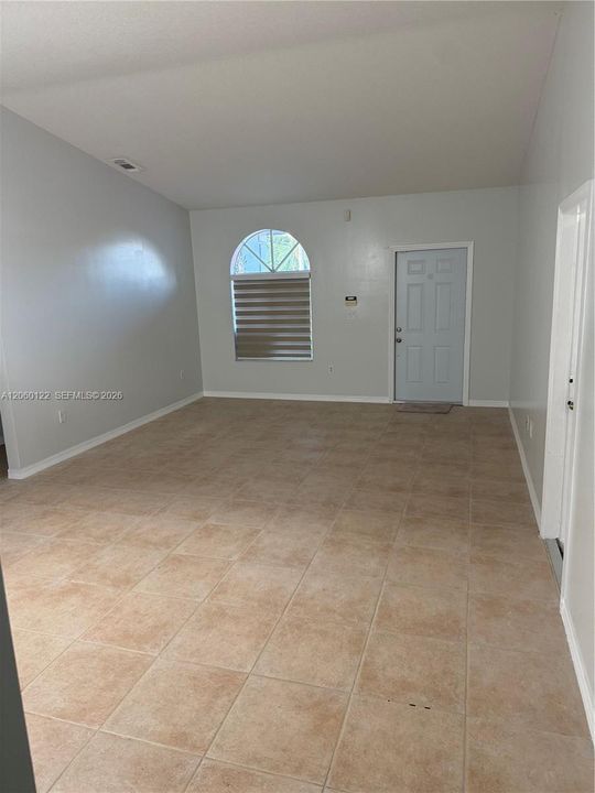 For Rent: $3,500 (4 beds, 2 baths, 1577 Square Feet)