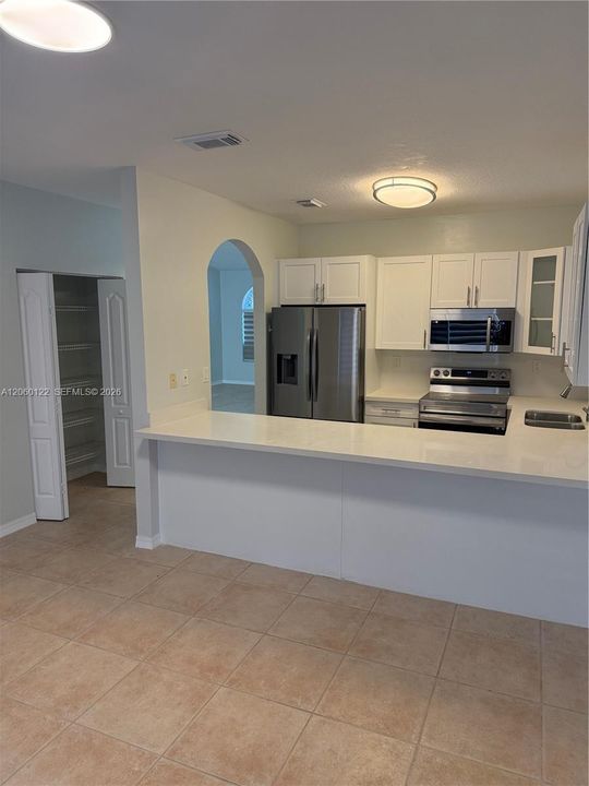 For Rent: $3,500 (4 beds, 2 baths, 1577 Square Feet)