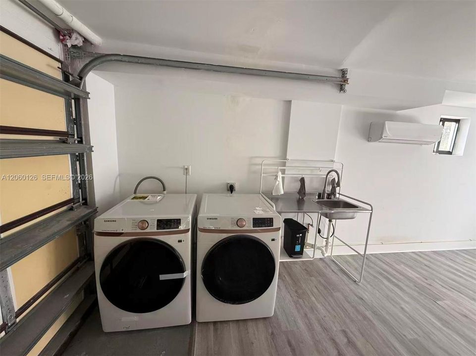 В аренду: $9,000 (5 спален, 5 ванн, 3138 Квадратных фут)