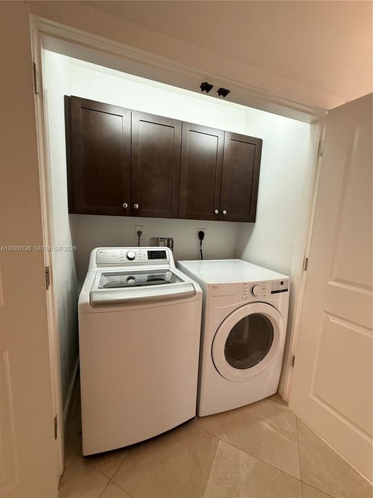 В аренду: $9,000 (5 спален, 5 ванн, 3138 Квадратных фут)