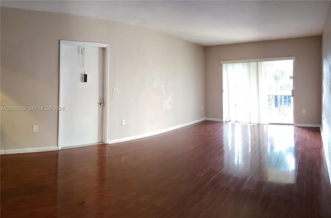 В аренду: $1,900 (1 спален, 1 ванн, 758 Квадратных фут)