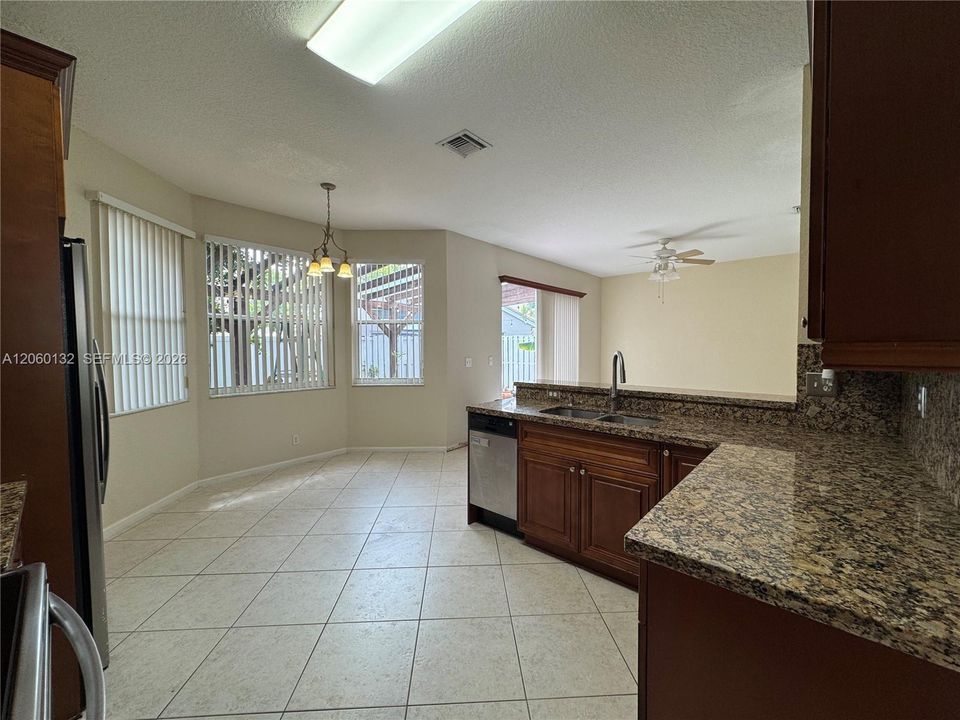 En Renta: $3,950 (4 camas, 2 baños, 2046 Pies cuadrados)