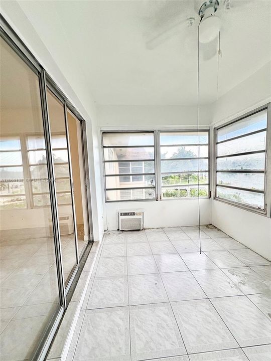 В аренду: $1,800 (2 спален, 2 ванн, 944 Квадратных фут)