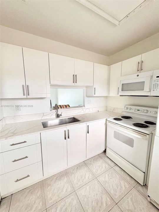 В аренду: $1,800 (2 спален, 2 ванн, 944 Квадратных фут)