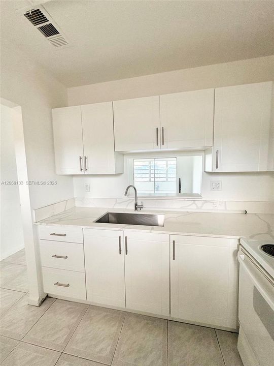 В аренду: $1,800 (2 спален, 2 ванн, 944 Квадратных фут)