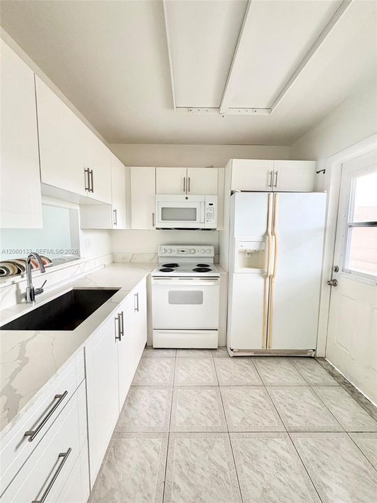 В аренду: $1,800 (2 спален, 2 ванн, 944 Квадратных фут)
