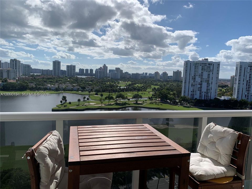 For Sale: $249,000 (1 beds, 1 baths, 755 Square Feet)