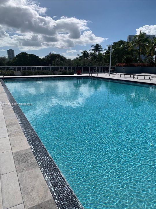 For Sale: $249,000 (1 beds, 1 baths, 755 Square Feet)