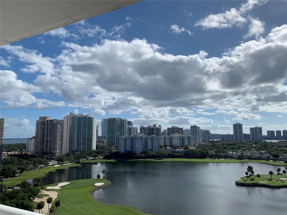 For Sale: $249,000 (1 beds, 1 baths, 755 Square Feet)