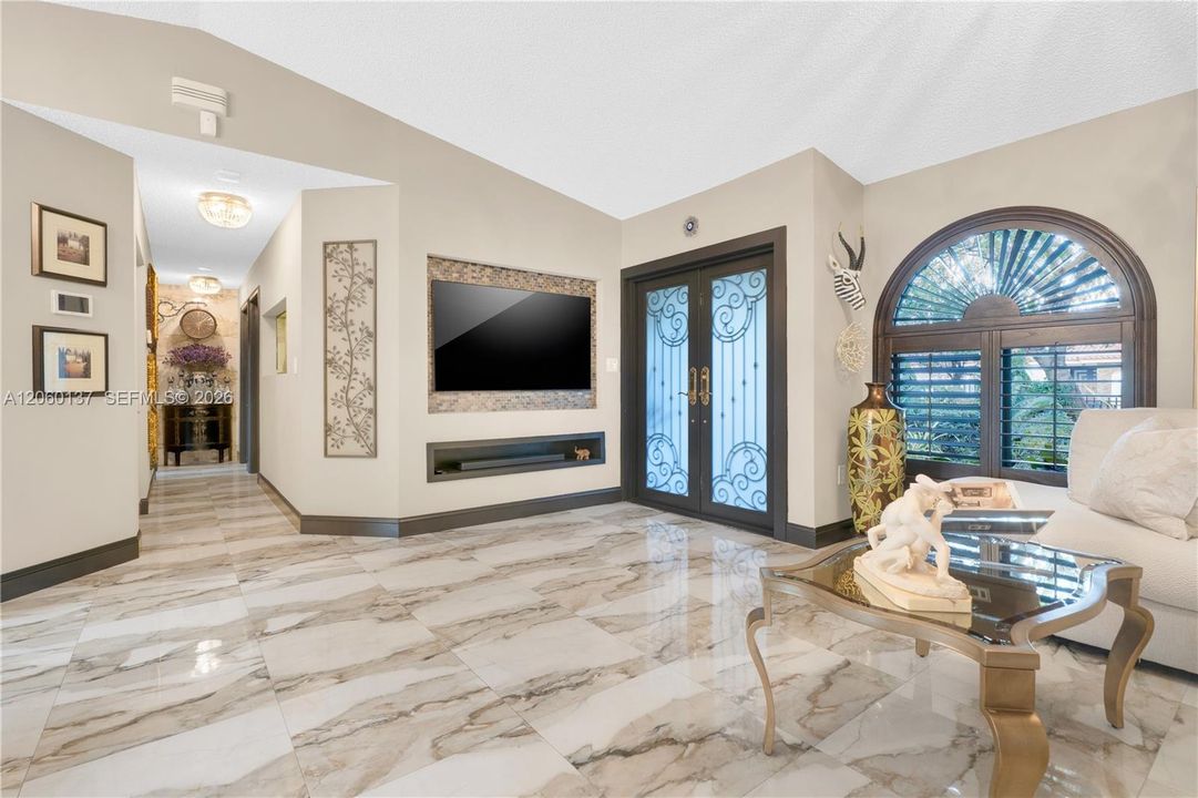 En Venta: $764,999 (2 camas, 2 baños, 1596 Pies cuadrados)