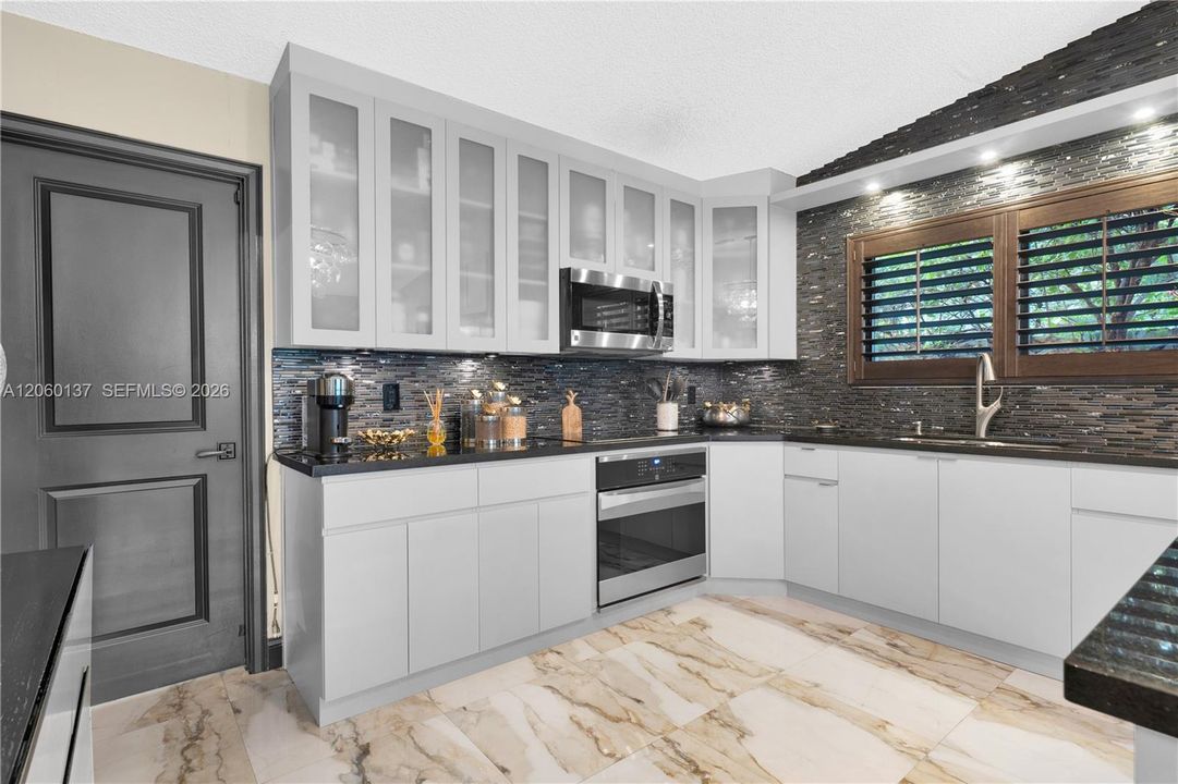 En Venta: $764,999 (2 camas, 2 baños, 1596 Pies cuadrados)