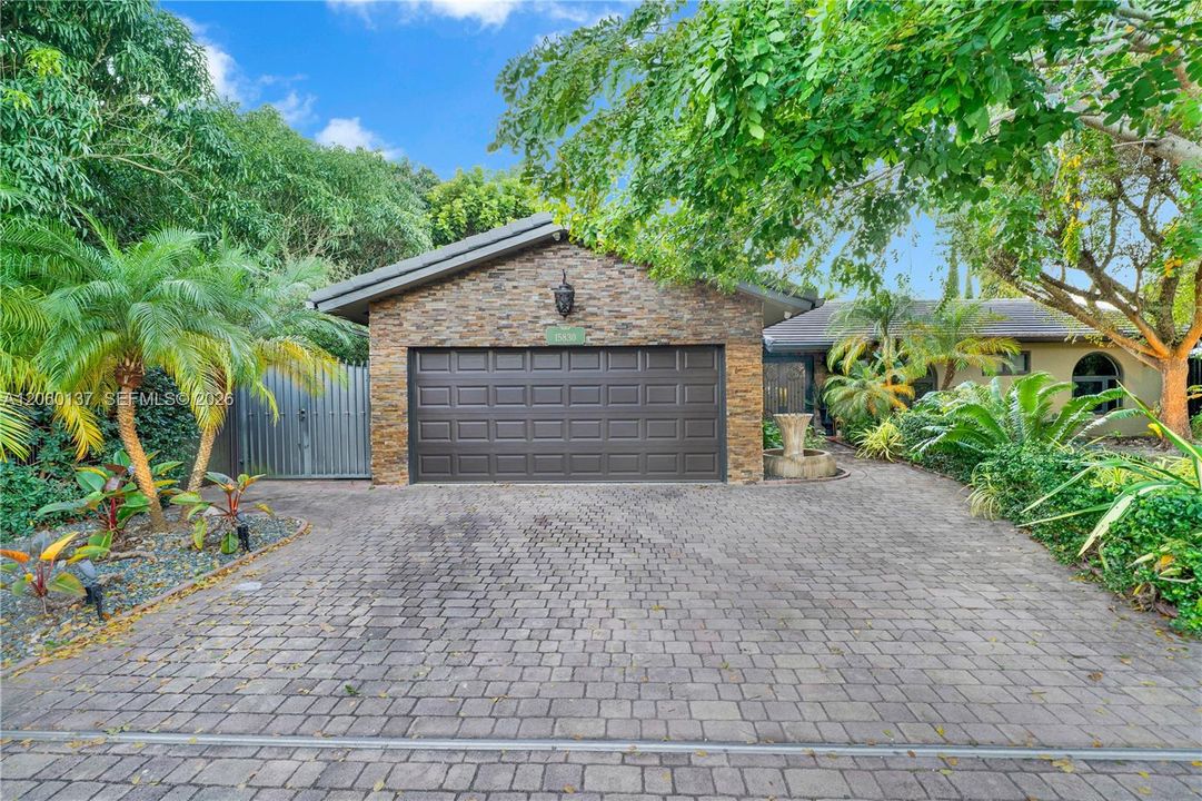 En Venta: $764,999 (2 camas, 2 baños, 1596 Pies cuadrados)