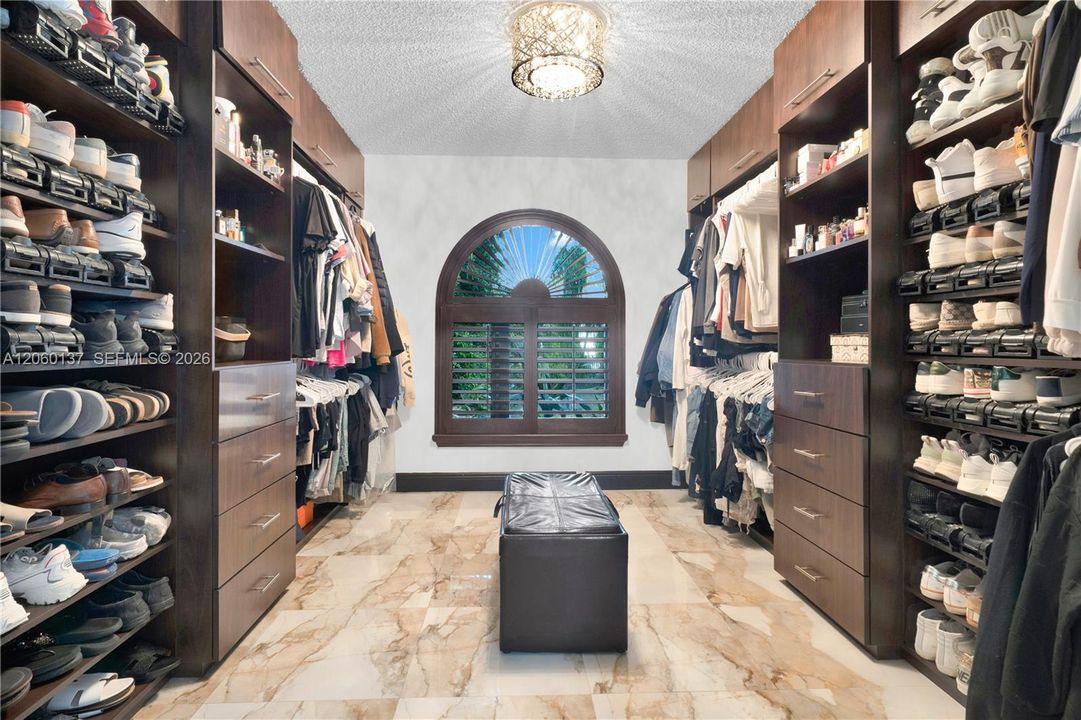 En Venta: $764,999 (2 camas, 2 baños, 1596 Pies cuadrados)