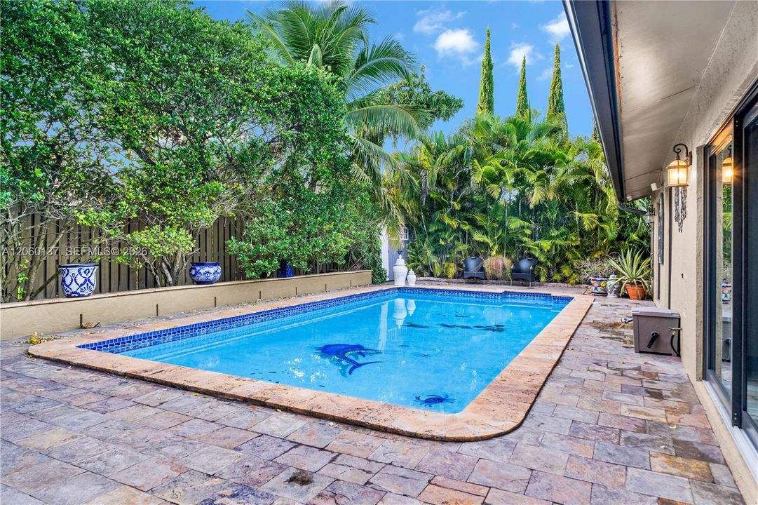 En Venta: $764,999 (2 camas, 2 baños, 1596 Pies cuadrados)