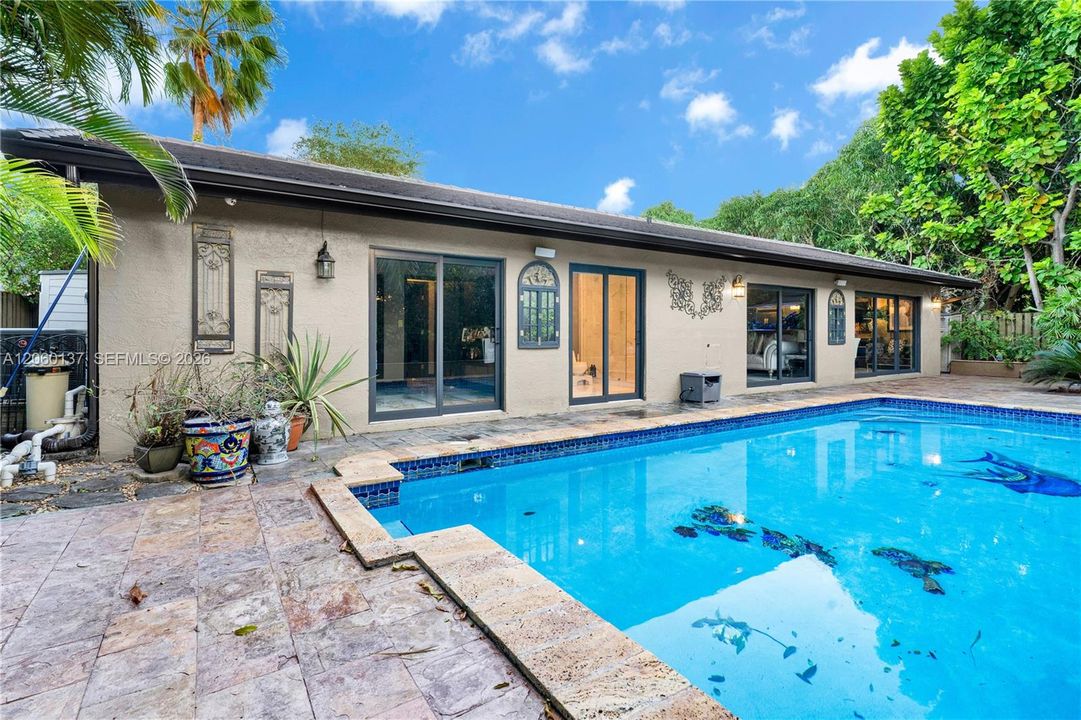 En Venta: $764,999 (2 camas, 2 baños, 1596 Pies cuadrados)