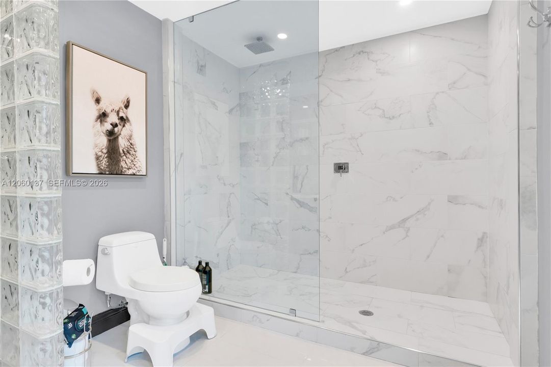 En Venta: $764,999 (2 camas, 2 baños, 1596 Pies cuadrados)