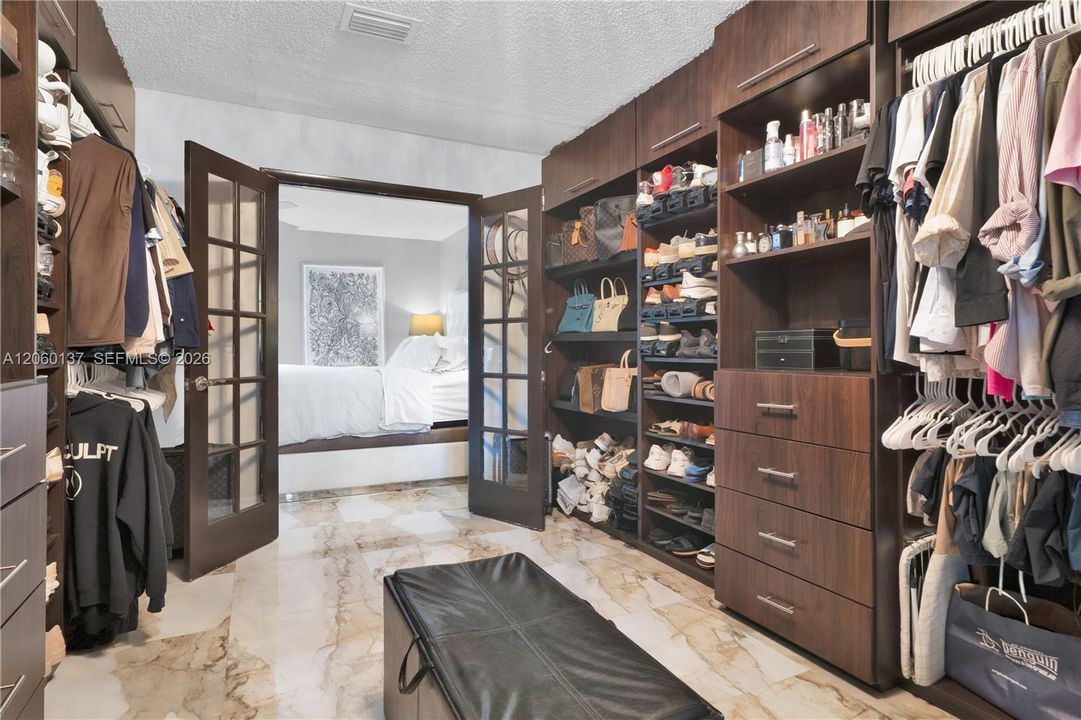 En Venta: $764,999 (2 camas, 2 baños, 1596 Pies cuadrados)