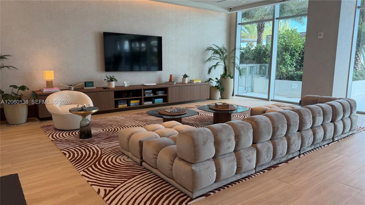 В аренду: $5,900 (1 спален, 1 ванн, 962 Квадратных фут)