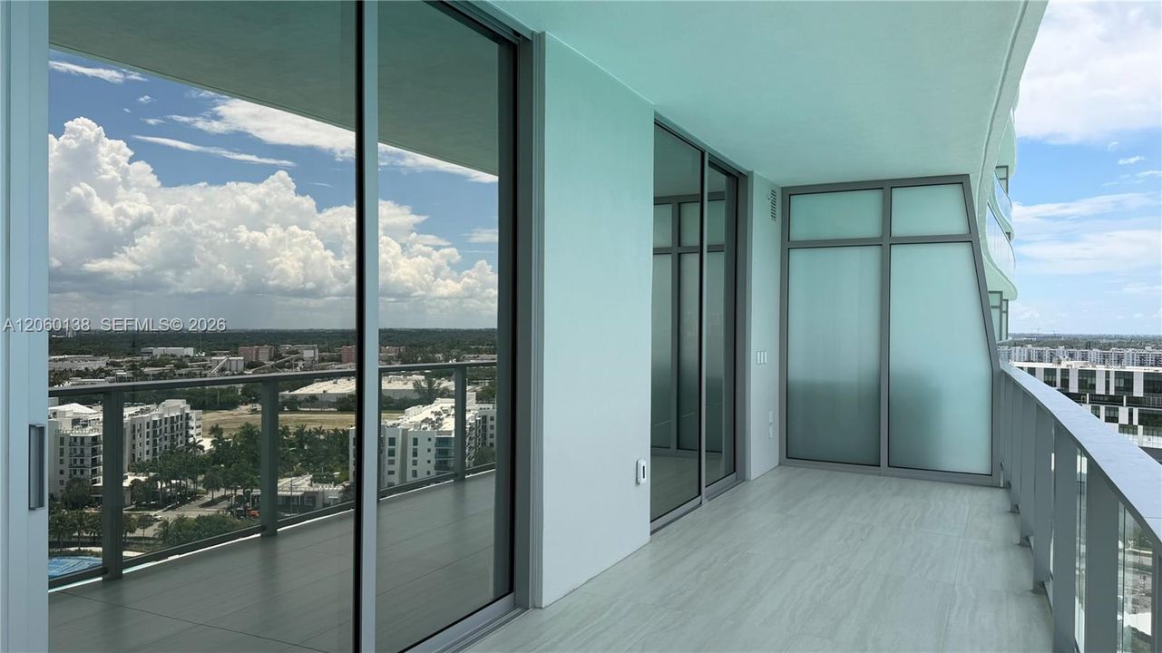В аренду: $5,900 (1 спален, 1 ванн, 962 Квадратных фут)