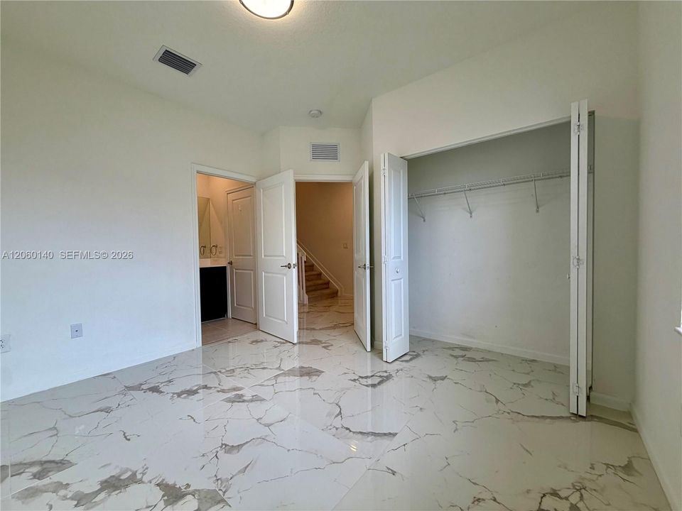 В аренду: $2,875 (3 спален, 3 ванн, 1256 Квадратных фут)