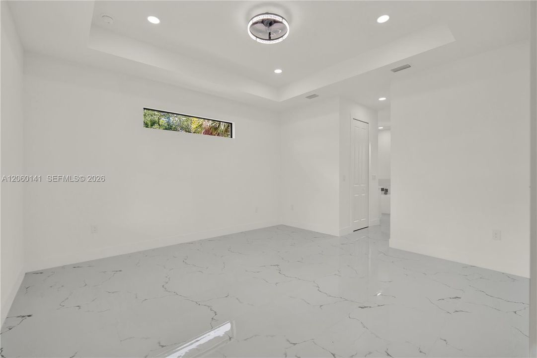 На продажу: $389,900 (4 спален, 2 ванн, 1783 Квадратных фут)