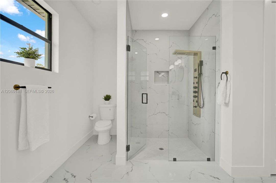 На продажу: $389,900 (4 спален, 2 ванн, 1783 Квадратных фут)