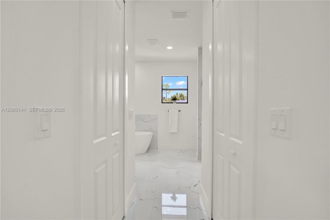 2 walk-in closets in the master bedroom