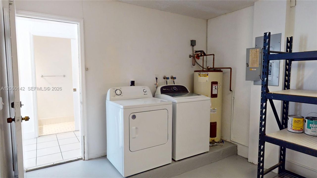 На продажу: $595,000 (4 спален, 2 ванн, 1828 Квадратных фут)