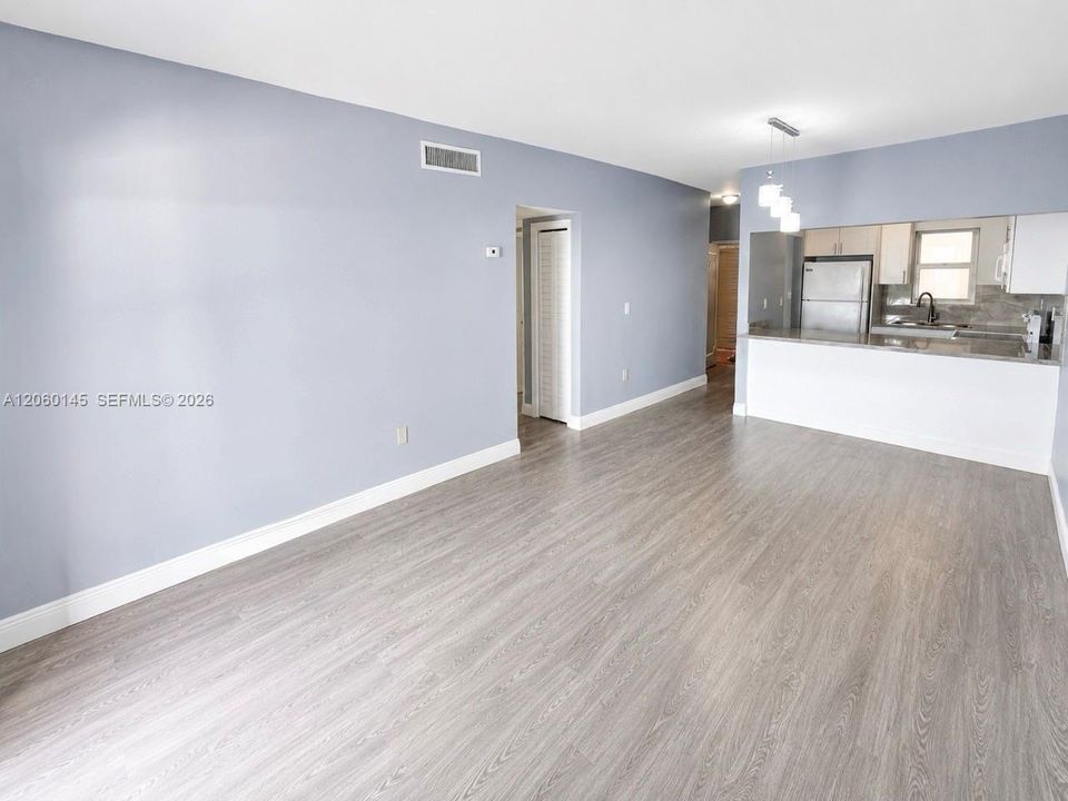В аренду: $2,300 (2 спален, 1 ванн, 25899 Квадратных фут)