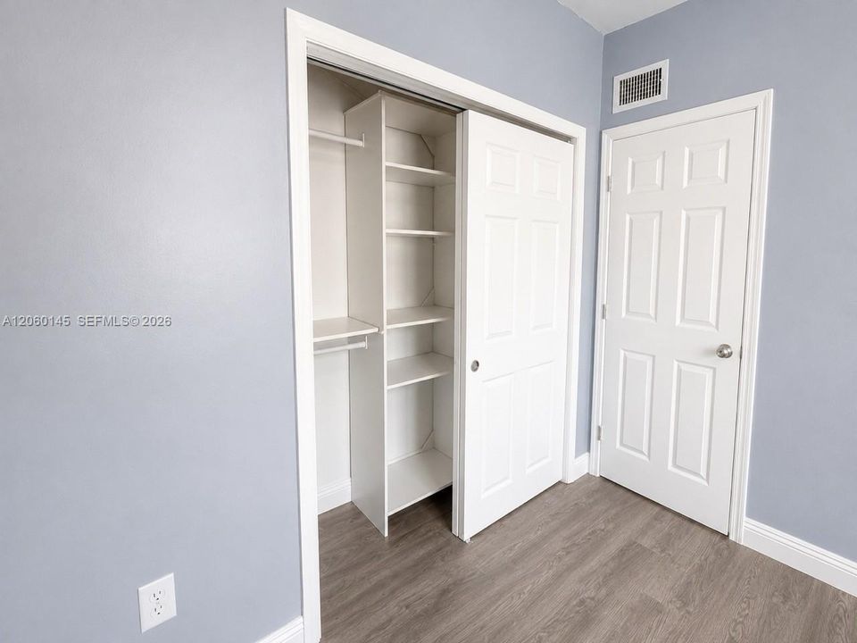 В аренду: $2,300 (2 спален, 1 ванн, 25899 Квадратных фут)