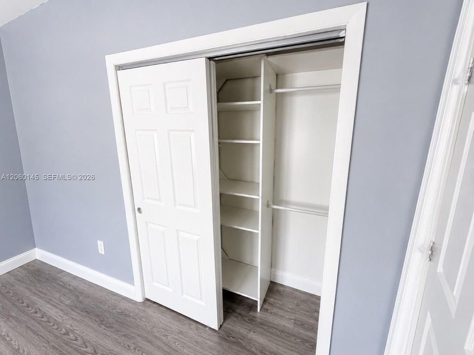 В аренду: $2,300 (2 спален, 1 ванн, 25899 Квадратных фут)