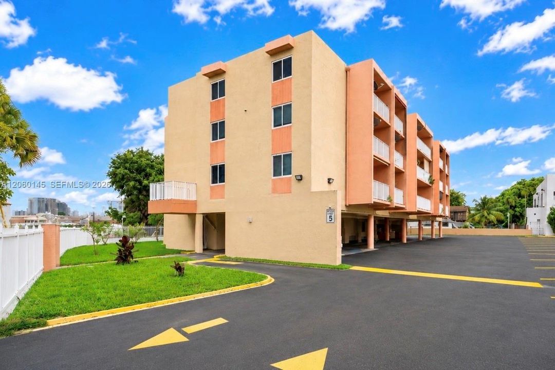 В аренду: $2,300 (2 спален, 1 ванн, 25899 Квадратных фут)