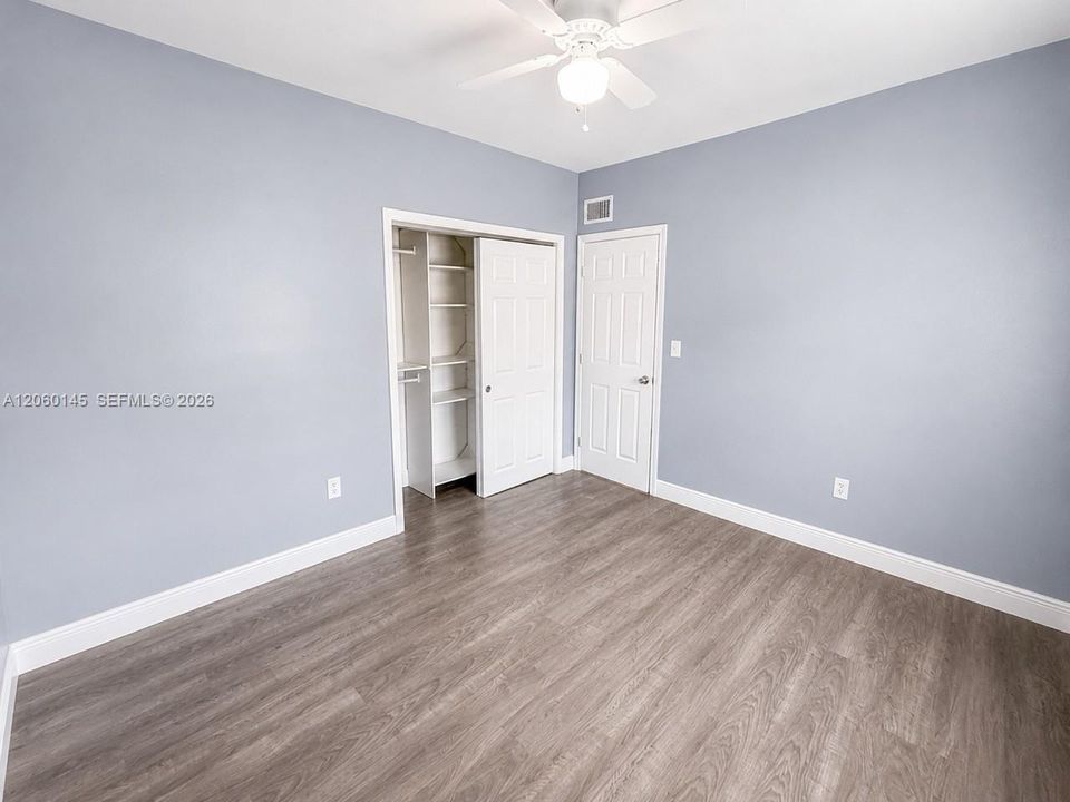 В аренду: $2,300 (2 спален, 1 ванн, 25899 Квадратных фут)