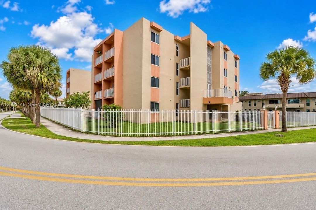В аренду: $2,300 (2 спален, 1 ванн, 25899 Квадратных фут)