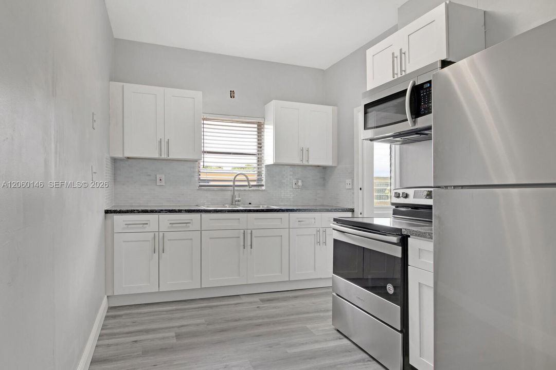 For Rent: $2,950 (3 beds, 1 baths, 4546 Square Feet)