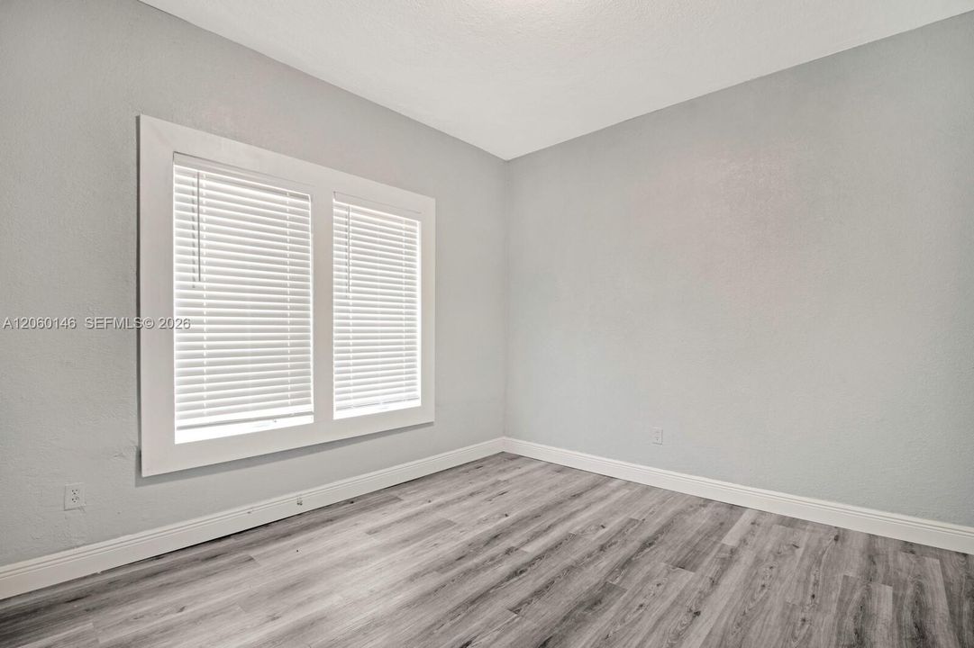 For Rent: $2,950 (3 beds, 1 baths, 4546 Square Feet)