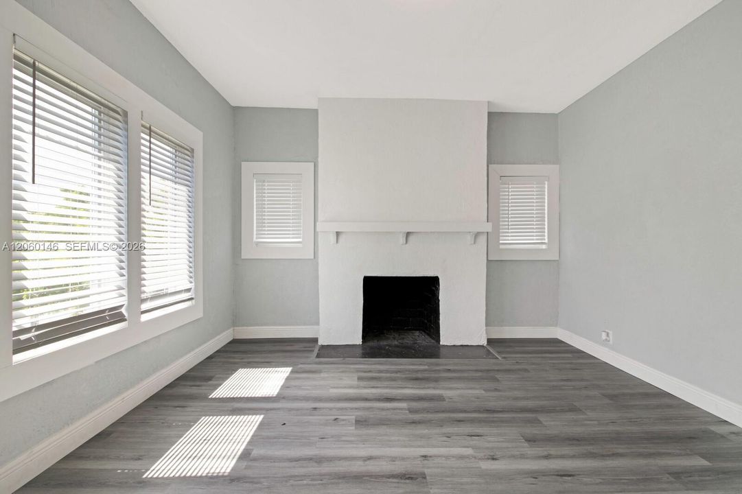 For Rent: $2,950 (3 beds, 1 baths, 4546 Square Feet)