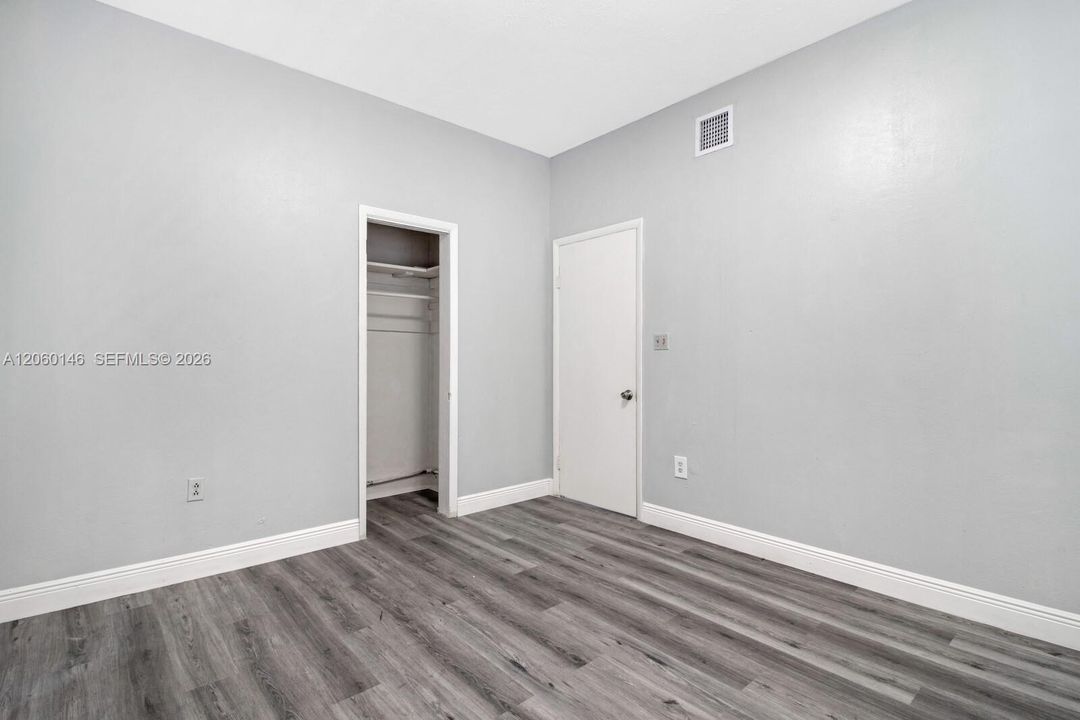 For Rent: $2,950 (3 beds, 1 baths, 4546 Square Feet)