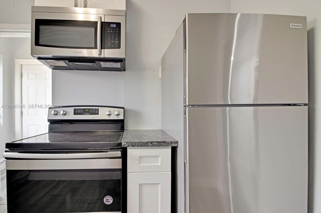 For Rent: $2,950 (3 beds, 1 baths, 4546 Square Feet)