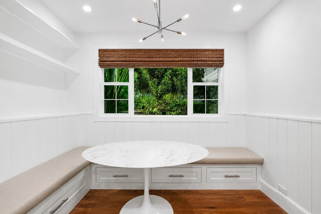 BREAKFAST NOOK