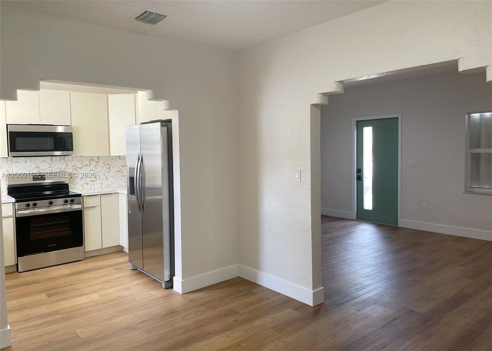 В аренду: $4,600 (4 спален, 2 ванн, 1486 Квадратных фут)