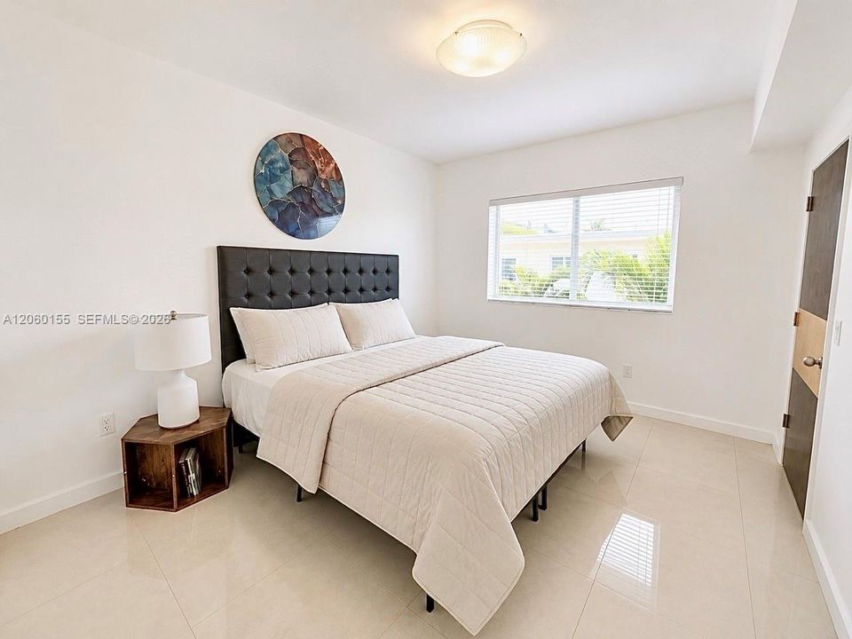 For Rent: $2,100 (1 beds, 1 baths, 712 Square Feet)