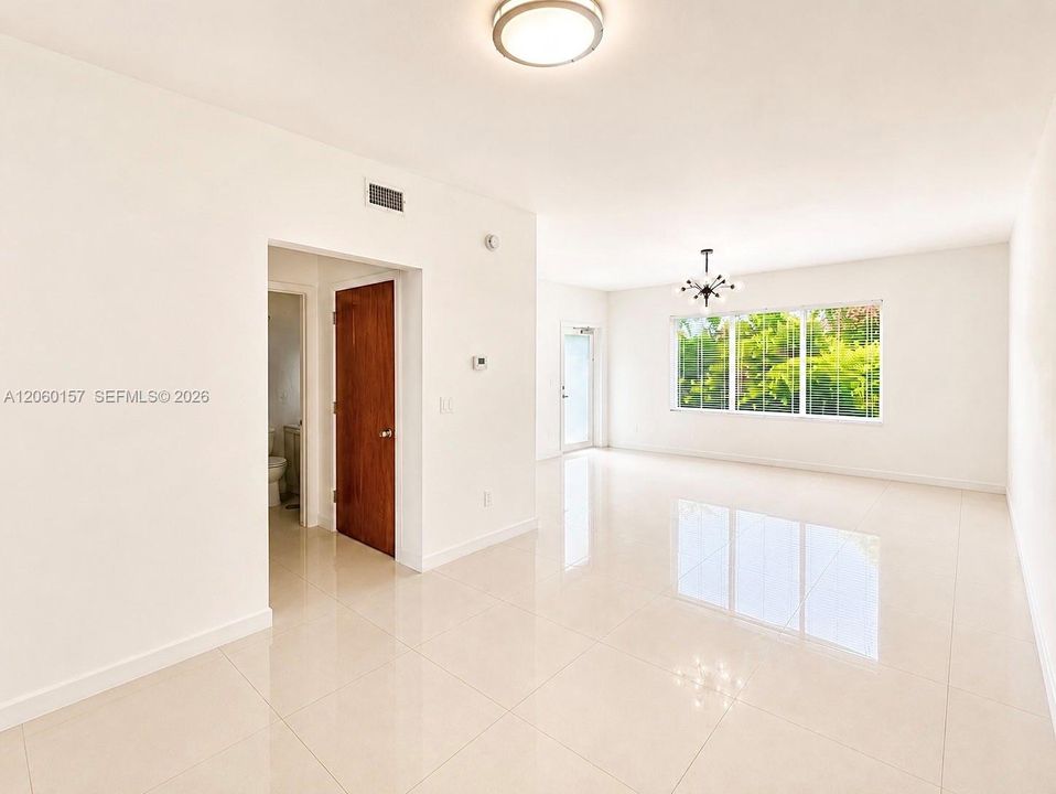 For Rent: $2,100 (1 beds, 1 baths, 680 Square Feet)