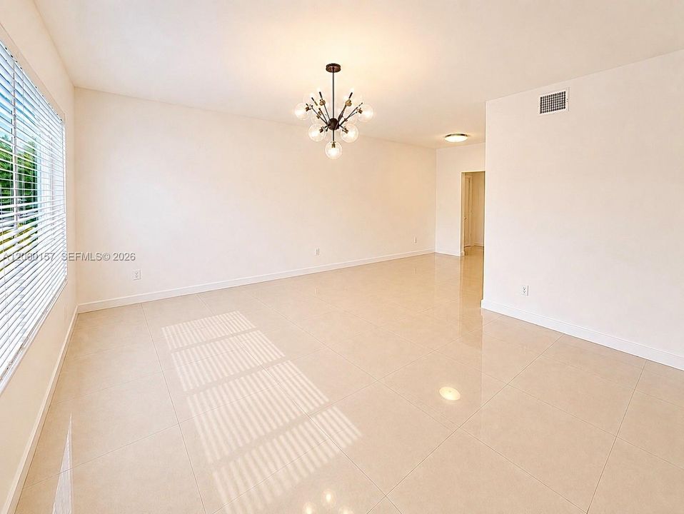 For Rent: $2,100 (1 beds, 1 baths, 680 Square Feet)
