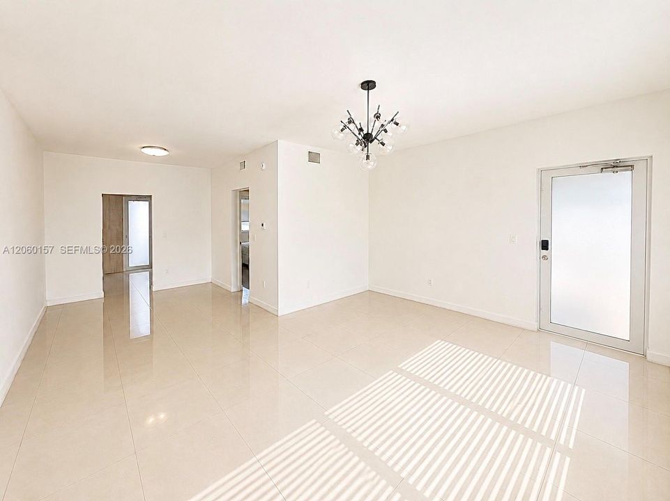 For Rent: $2,100 (1 beds, 1 baths, 680 Square Feet)