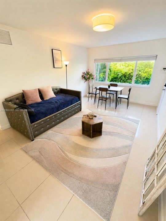 For Rent: $2,100 (1 beds, 1 baths, 712 Square Feet)