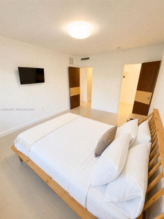 For Rent: $2,100 (1 beds, 1 baths, 712 Square Feet)